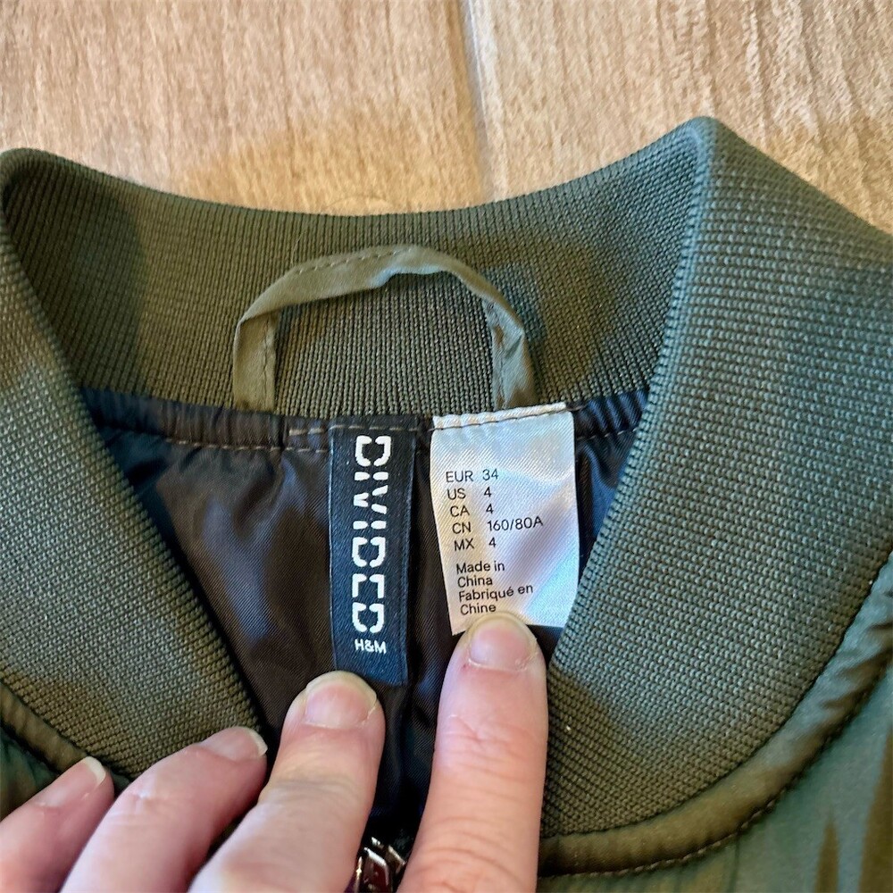Divided by H&M Bomber Jacket Womens Size 4 Olive Green Quilted Full Zip - Picture 4 of 4